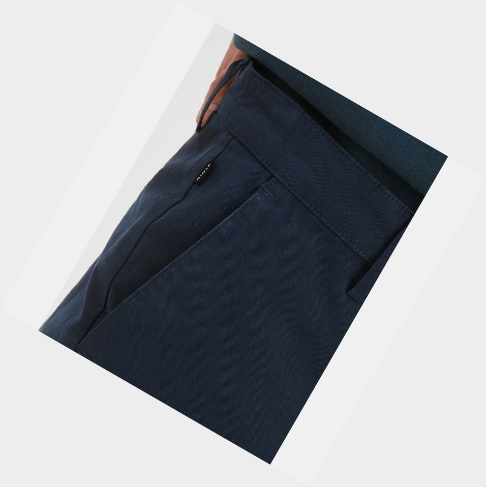 Aigle The Essential Chino Pantaloni Uomo Blu Marino | AMI-612359